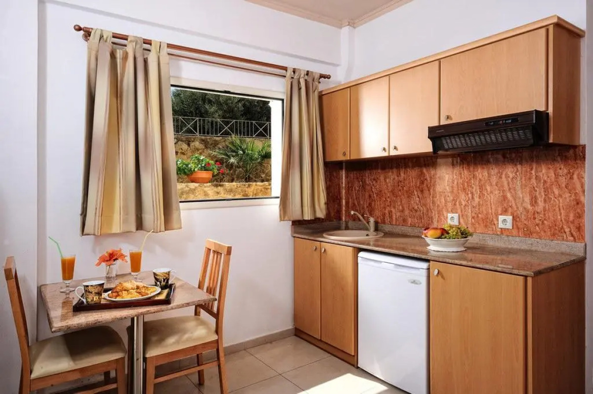 Notos Heights Hotel & Suites