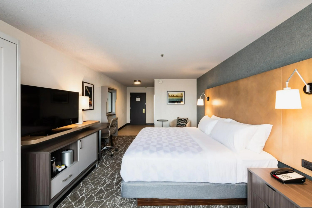 Holiday Inn Newark International Airport by IHG