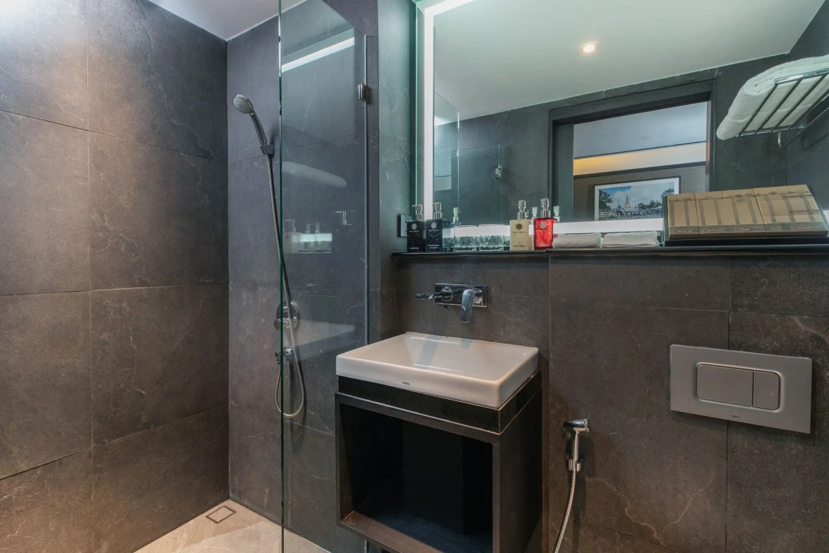 The Gravitique Hotel Khaosan