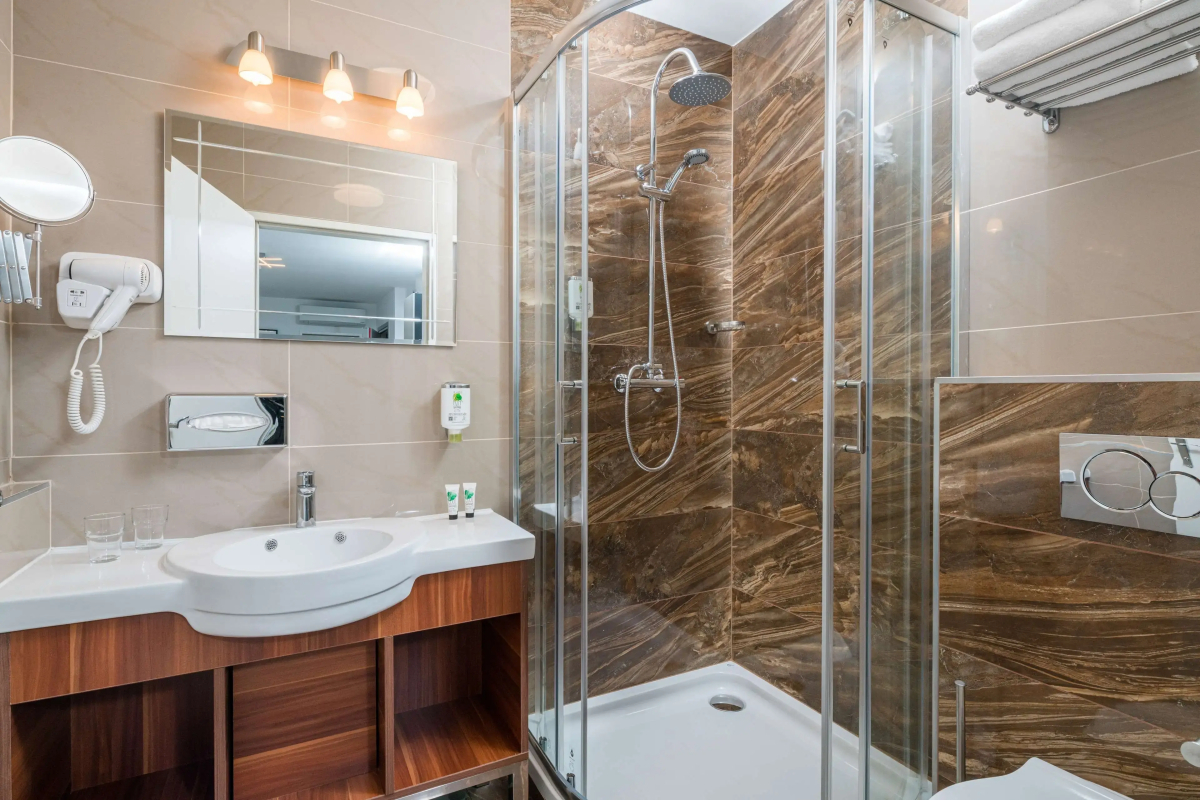 Best Western Plus Celebrity Suites