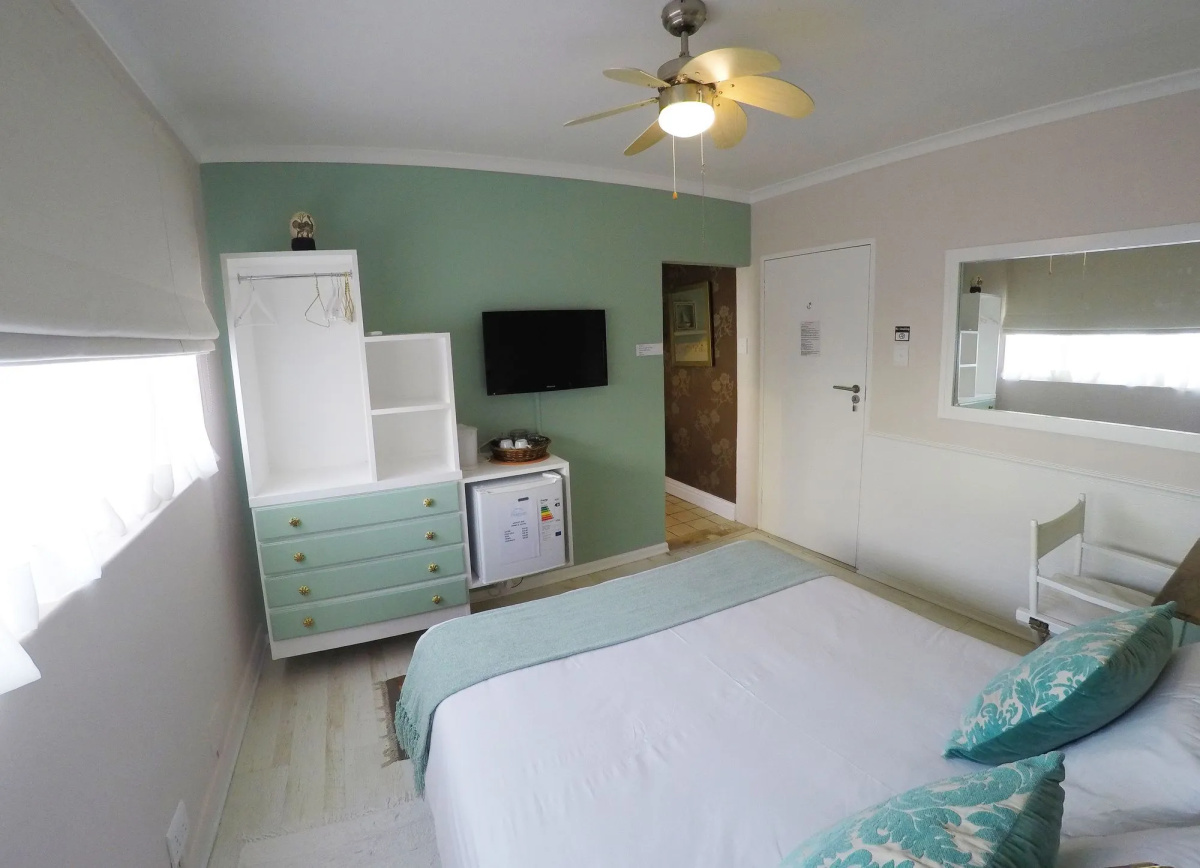 Dolphin Inn Guest House
