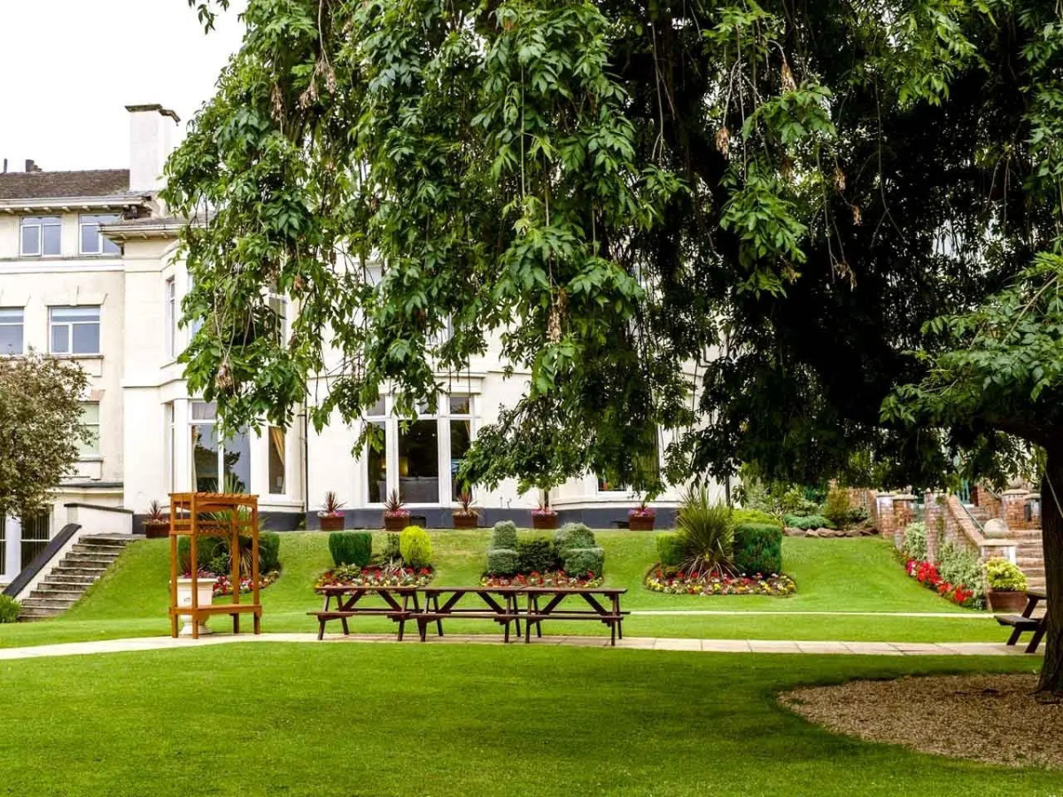 Devonshire House Hotel