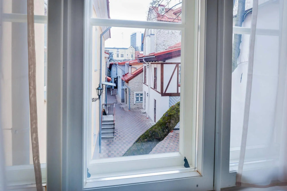 Отель Three Crowns Residents