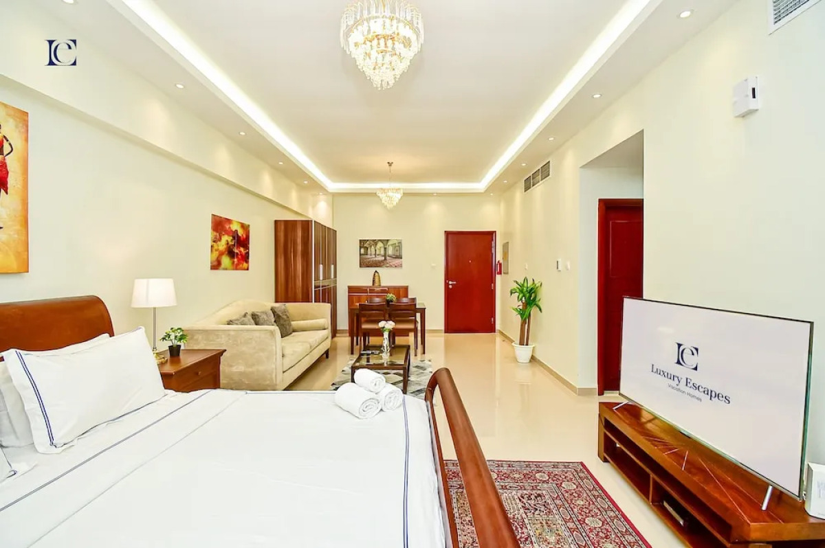 PRL Spacious studio with closed kitchen