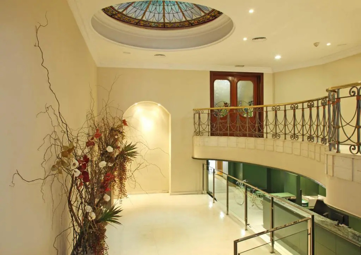 Chic & Basic Velvet Hotel