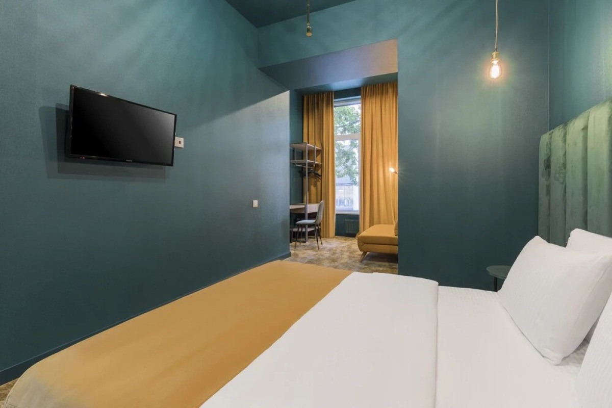 Отель HB Freeze Inn