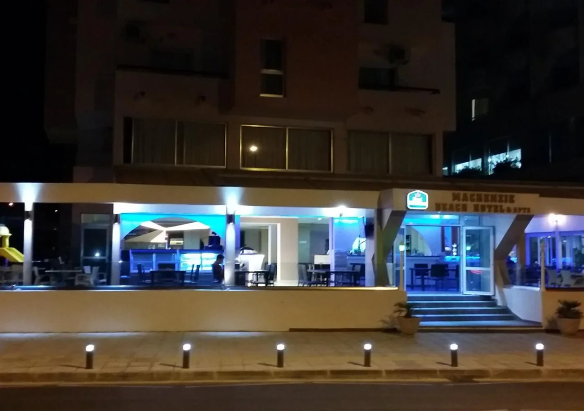 Mackenzie Beach Hotel & Apartments