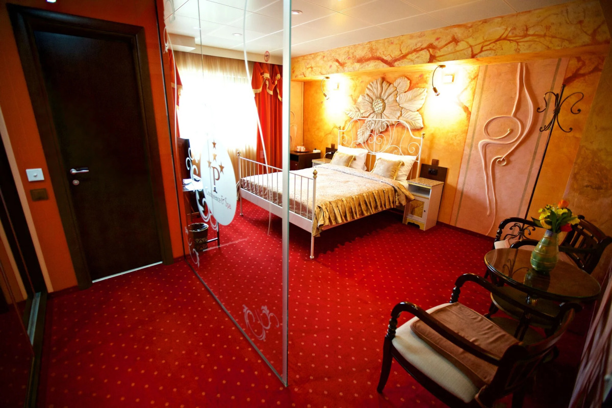 Grand Pier Hotel Old Town