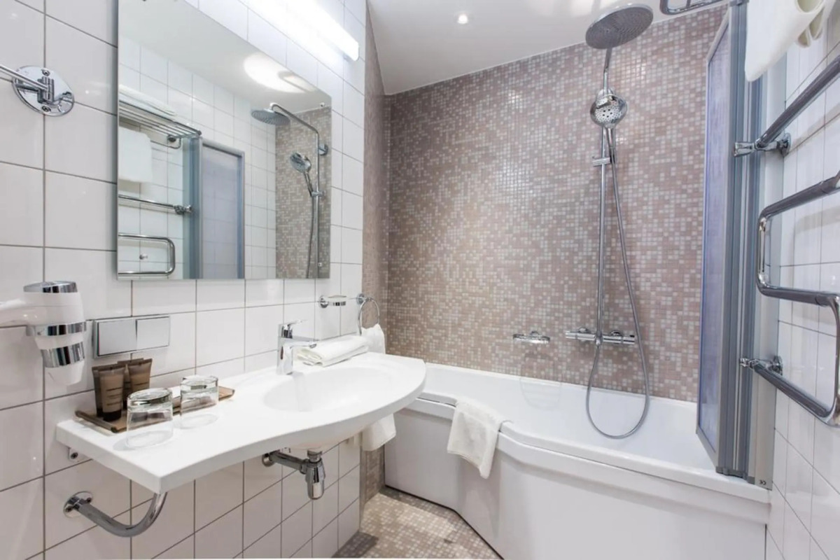 Отель Eurostars Metropole