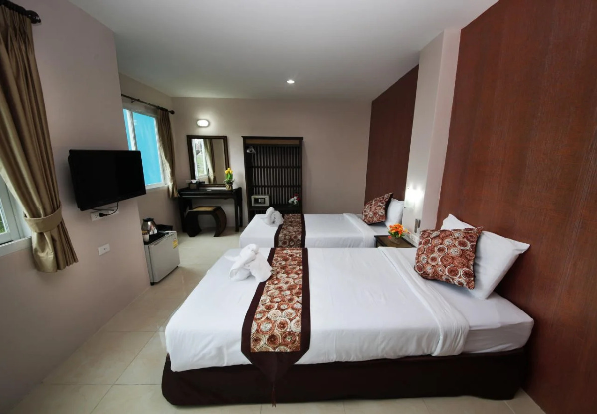 OYO 75321 Gemma Patong