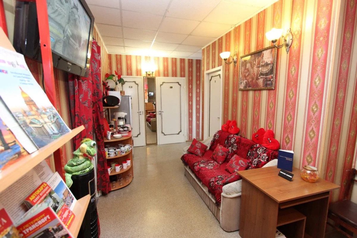 Krasny Kovrik na Pushkinskoy