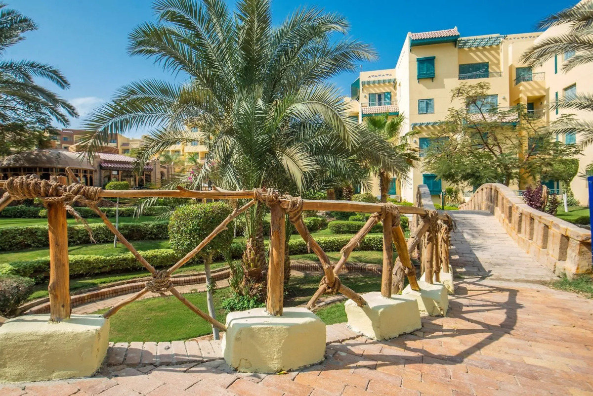 Eagles Downtown Zahabia & Beach Resort