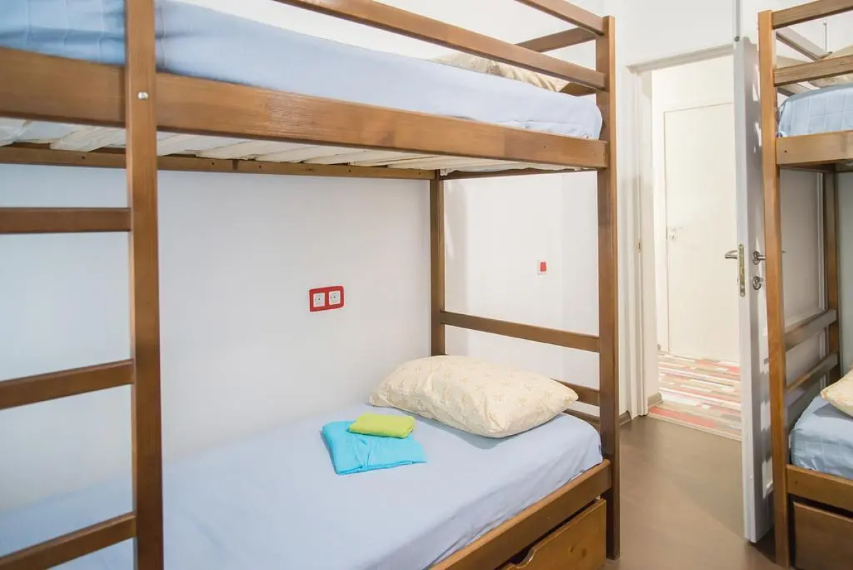 RedLine hostel