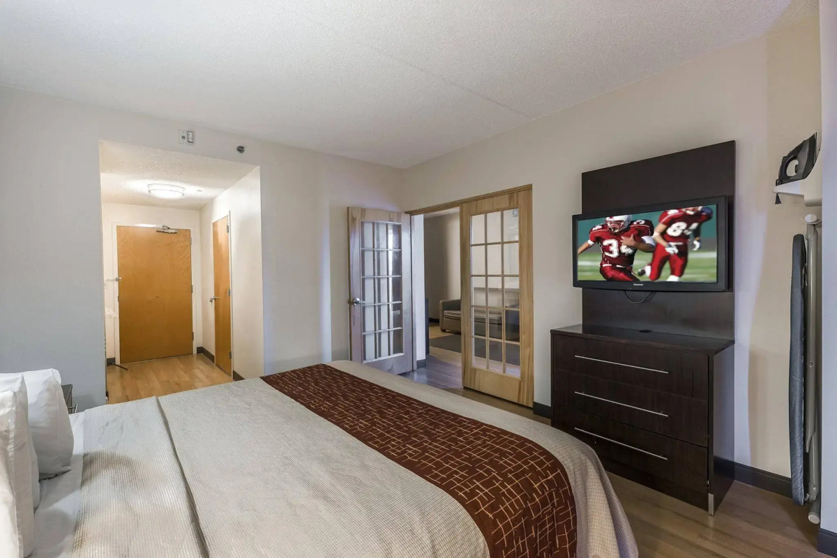 Red Roof Inn PLUS+ Long Island - Garden City