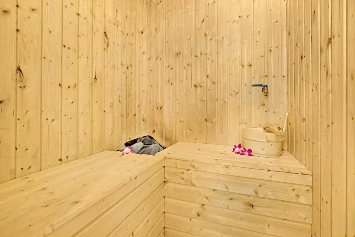 Yarra Ocean Suites Danang