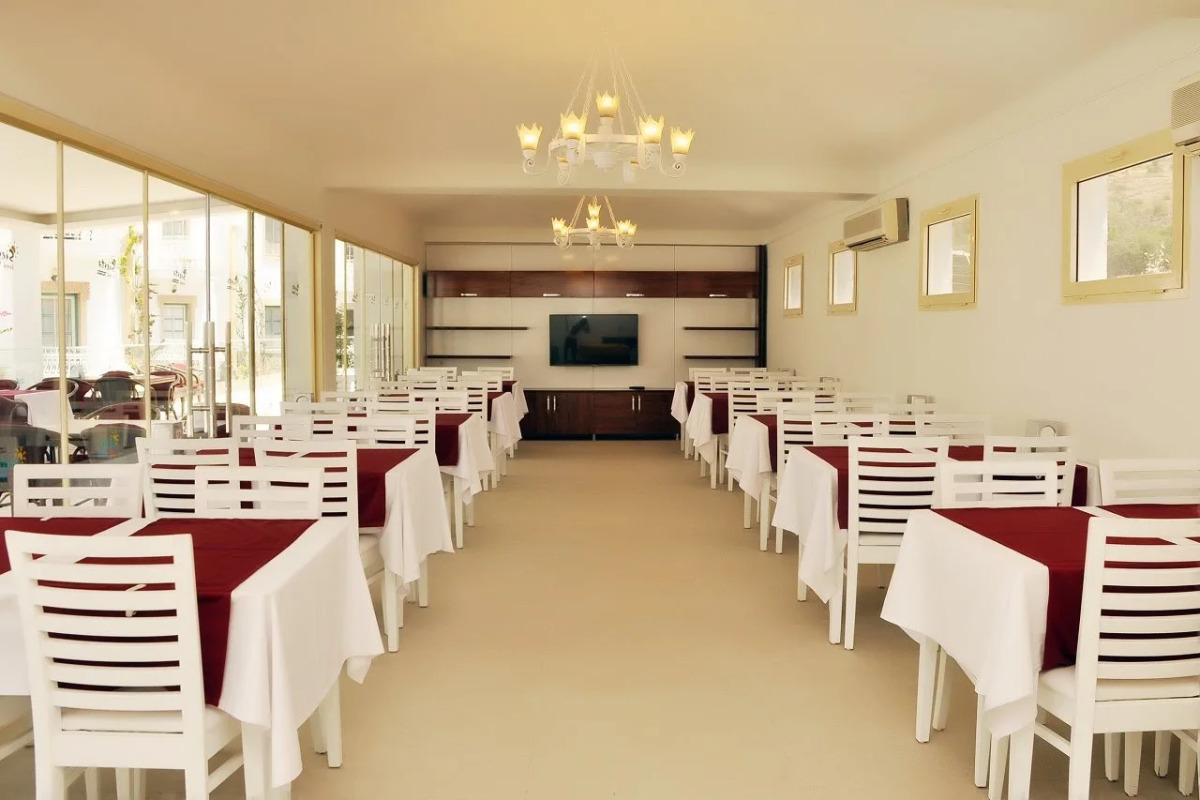 Отель Siesta Beach & Apart