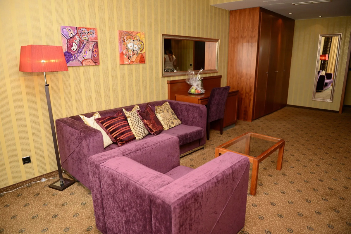 Hotel Golden Lake Resort