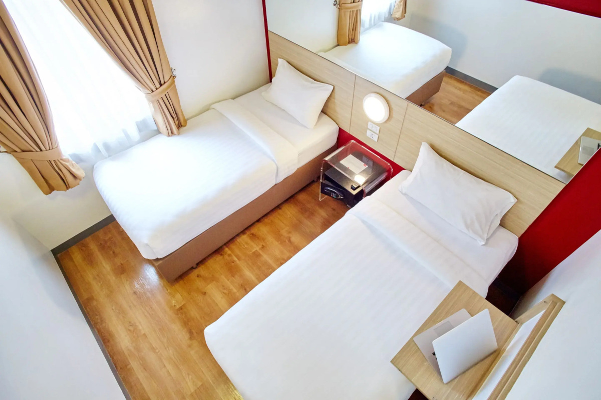 Red Planet Makati Amorsolo