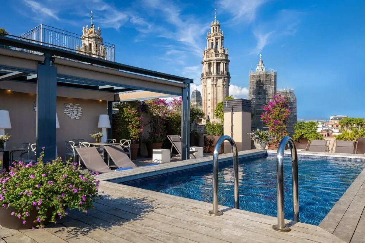 Duquesa Suites Landmark Hotel by Duquessa Hotel Collection