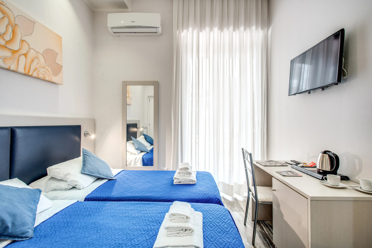 Napoli's Gold Hotel