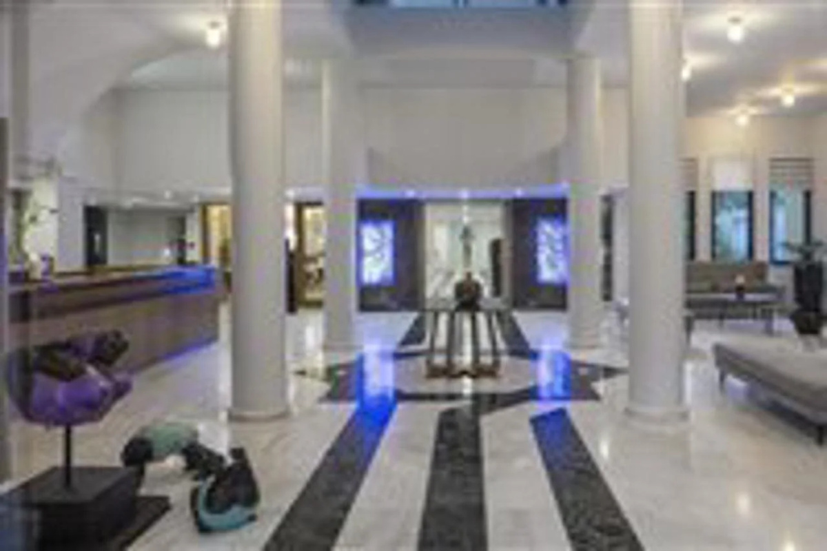 Avra City Boutique Hotel