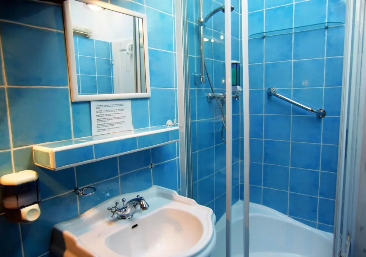 Alice Apartment House