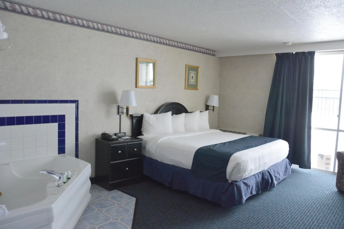 Travelodge by Wyndham Milwaukee