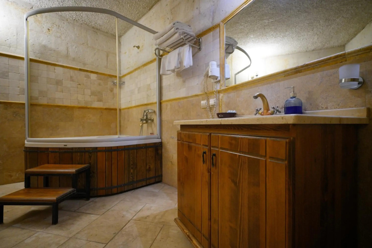 Harman Cave Hotel