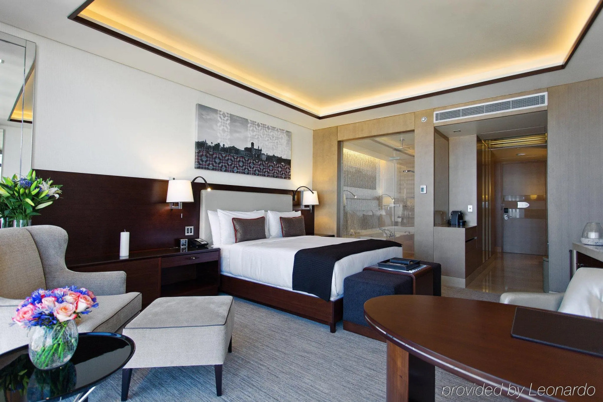 Отель Fairmont Baku at the Flame Towers