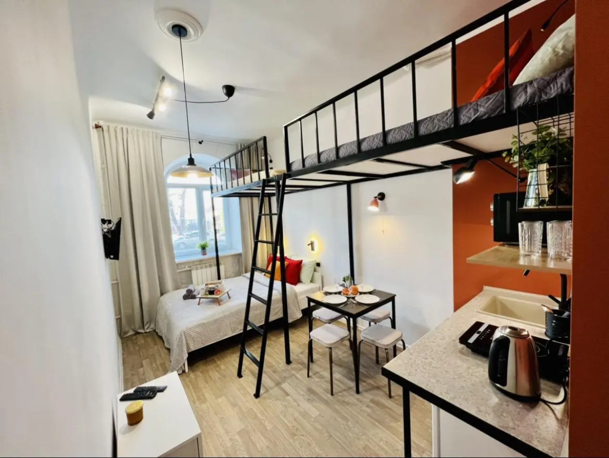 Диван и чемодан на магистрали Вокзальной