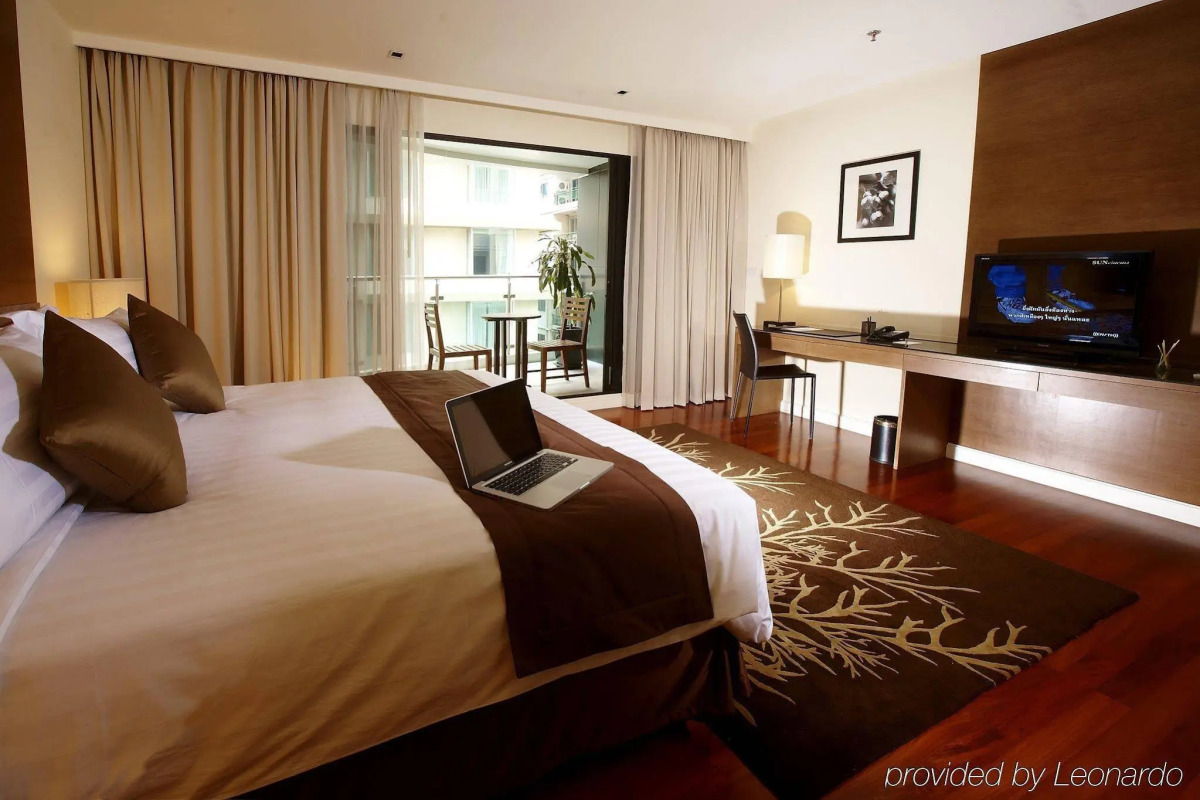Отель PARKROYAL Suites Bangkok