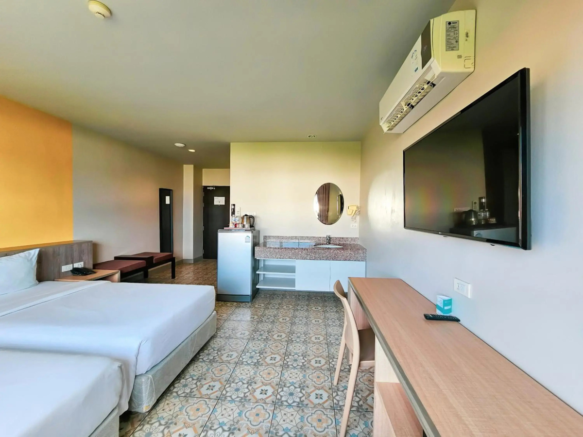 Отель Recenta Suite Phuket Suanluang