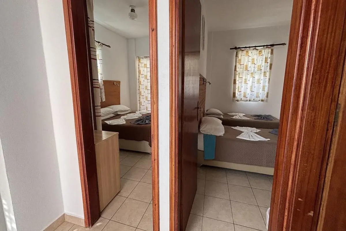 Coliseum Studios & Apartments