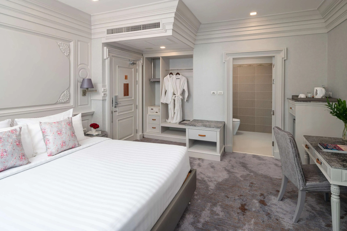 Kingston Suites 