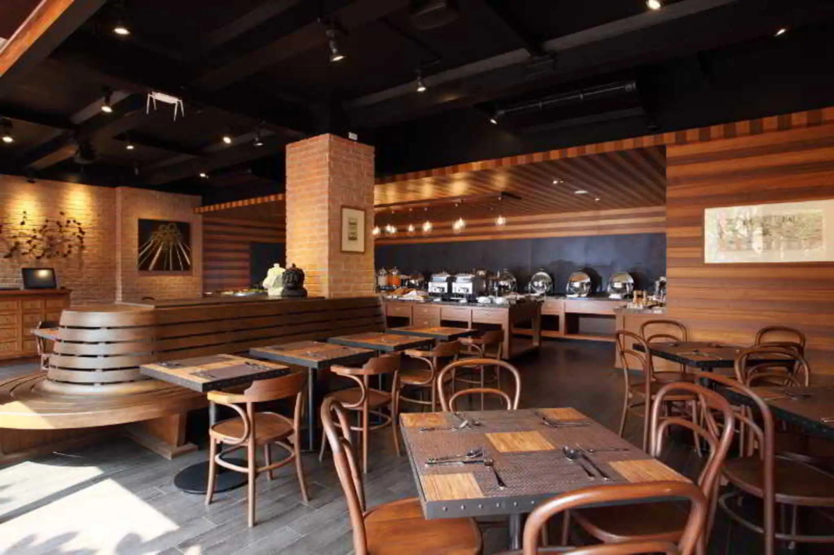 Rambuttri Village Inn & Plaza