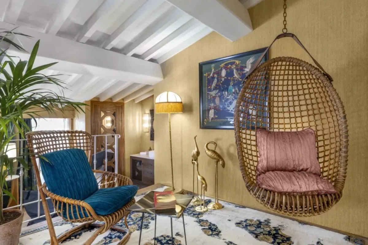 J And J Historic House Hotel