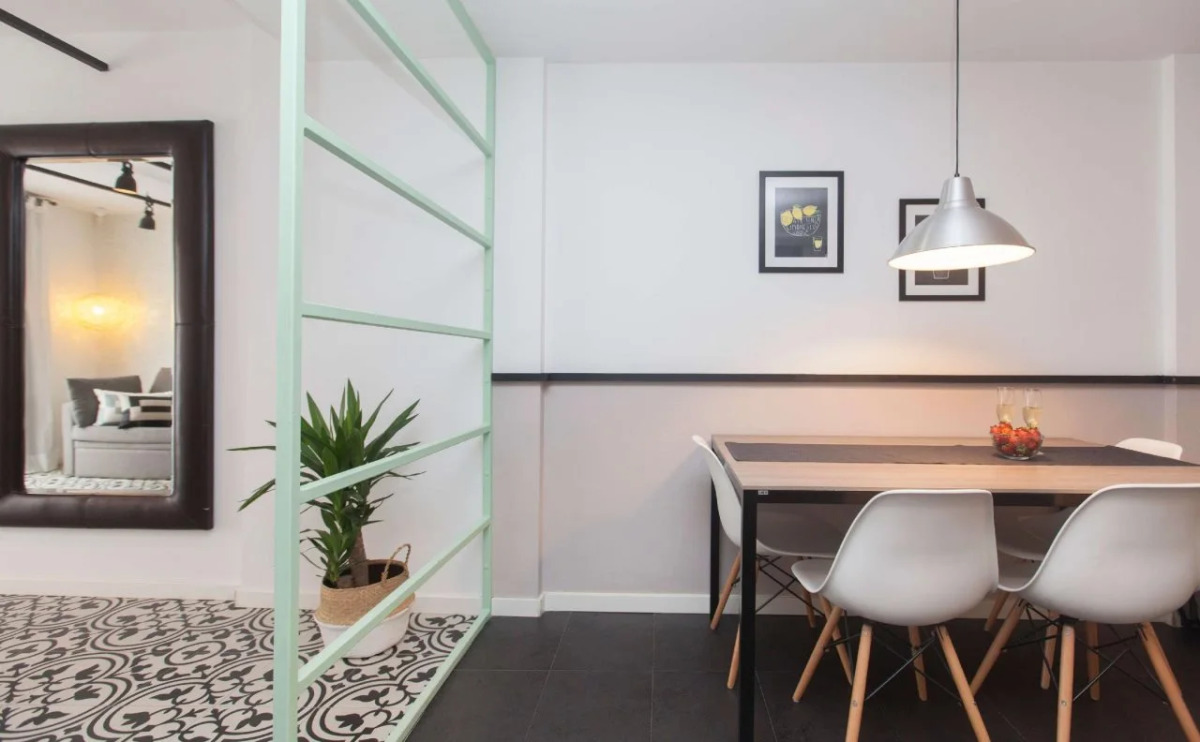 Liceu Apartments by gaiarooms