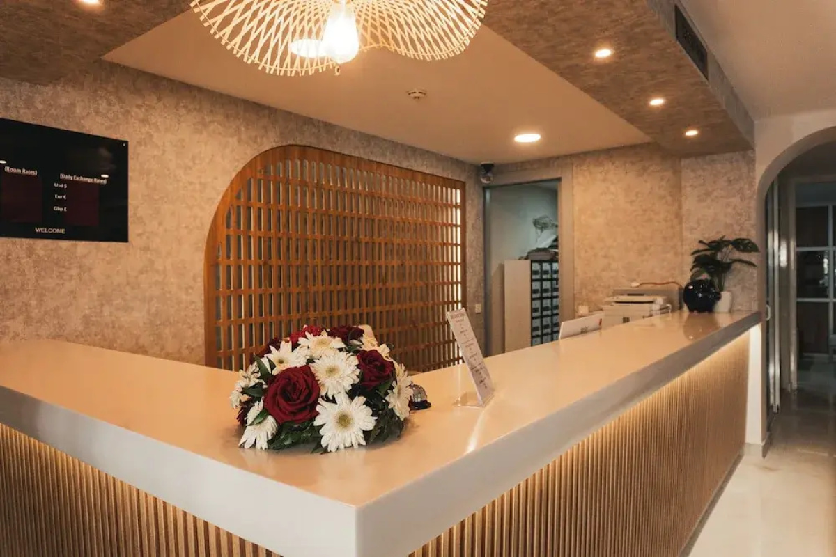 Adella Side Hotel