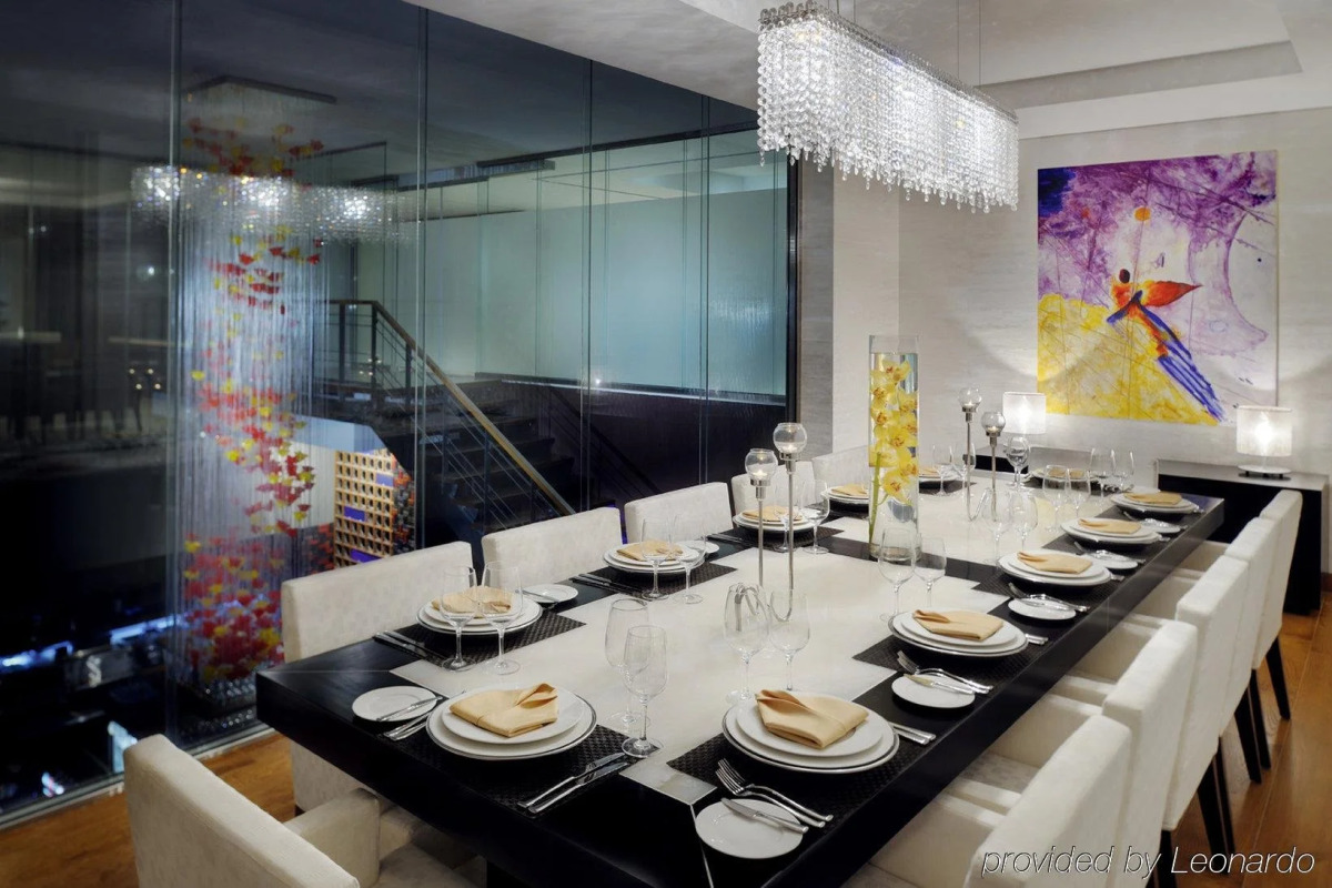 Mövenpick Jumeirah Lakes Towers Hotel