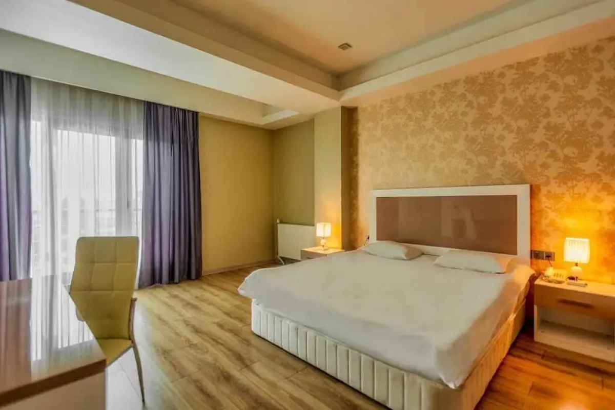 Diplomat Suites