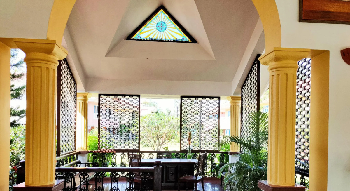 Coconut Grove Beach Resort