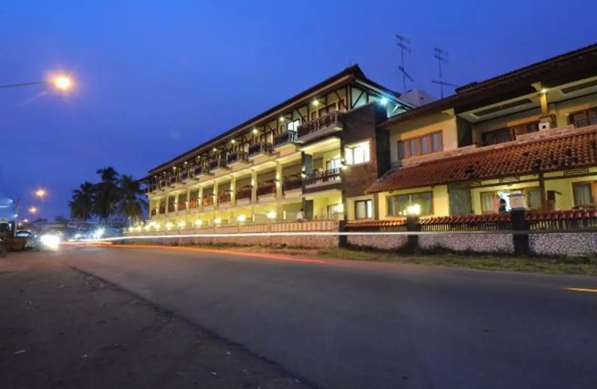 Surya Kencana Seaside Hotel