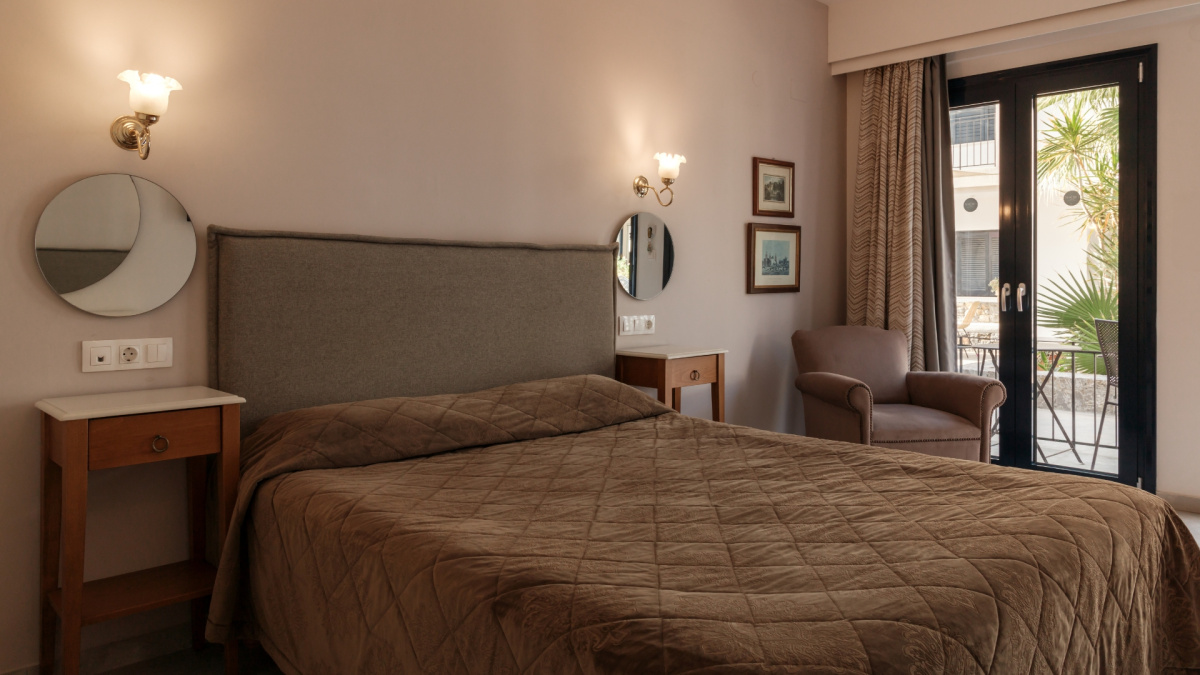 Nami Hotel & Suites