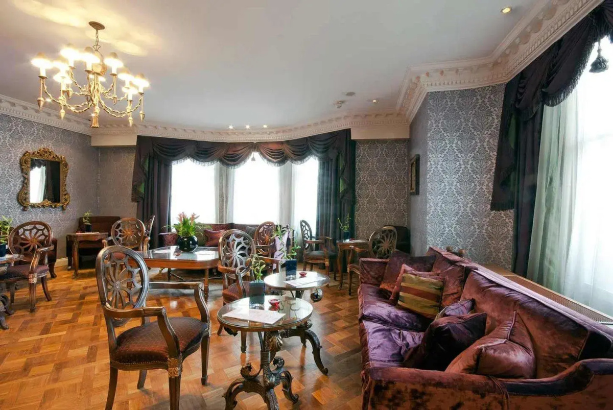 Ashburn Hotel