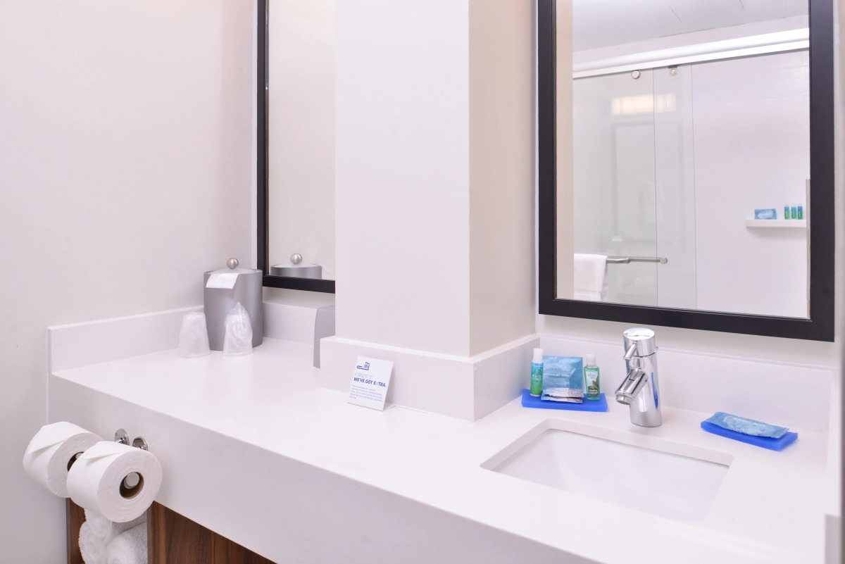 Holiday Inn Express New Orleans - St Charles (ex Modern Hotel)