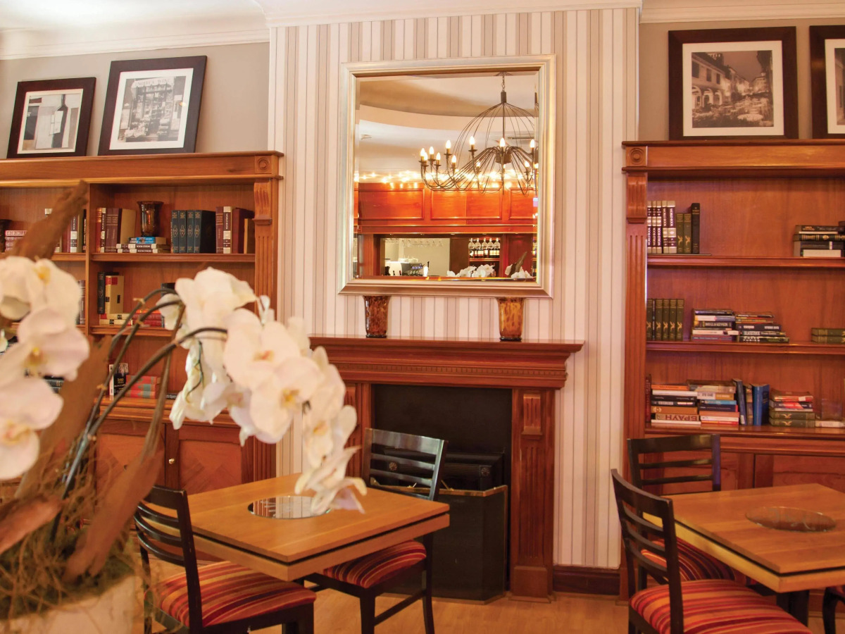 Hollow on the Square City Hotel