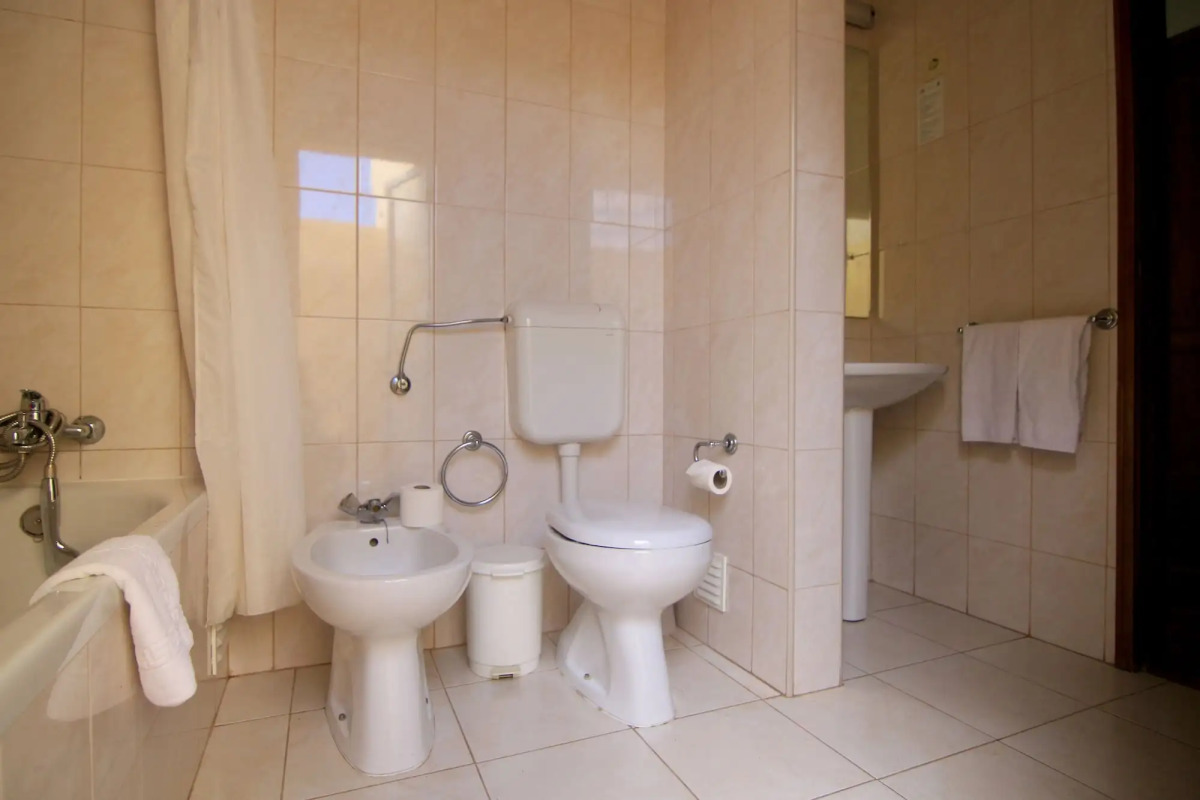 Parque Mourabel, Oasis Village, Pe do Lago