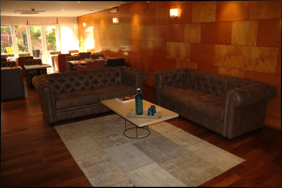 Chic & Basic Velvet Hotel