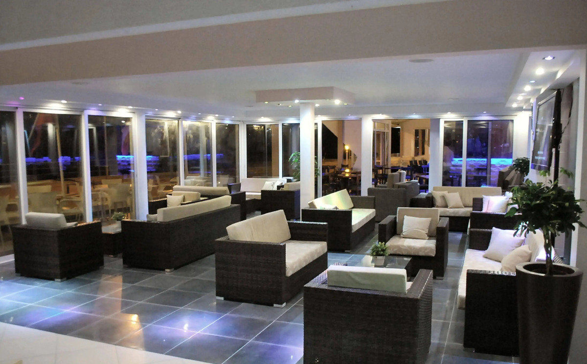 Mackenzie Beach Hotel & Apartments