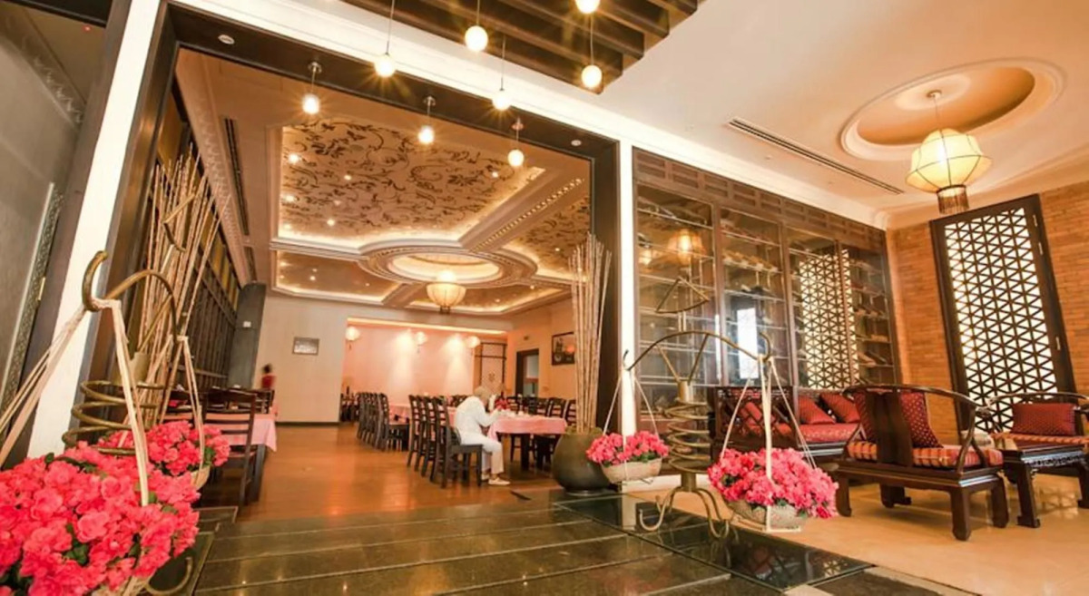 Den Long Do Hotel & Restaurant